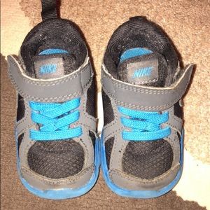 Nike size 4 shoes